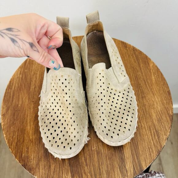 Isle Jacobsen Youth Tulip Shoes Beige Girls Size 2.5 - Picture 3 of 9